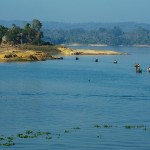 Rangamati, Kaptai Lake, łódki płyną