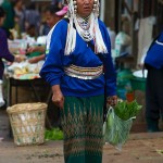 Pani Akha na bazarku w Mae Salong